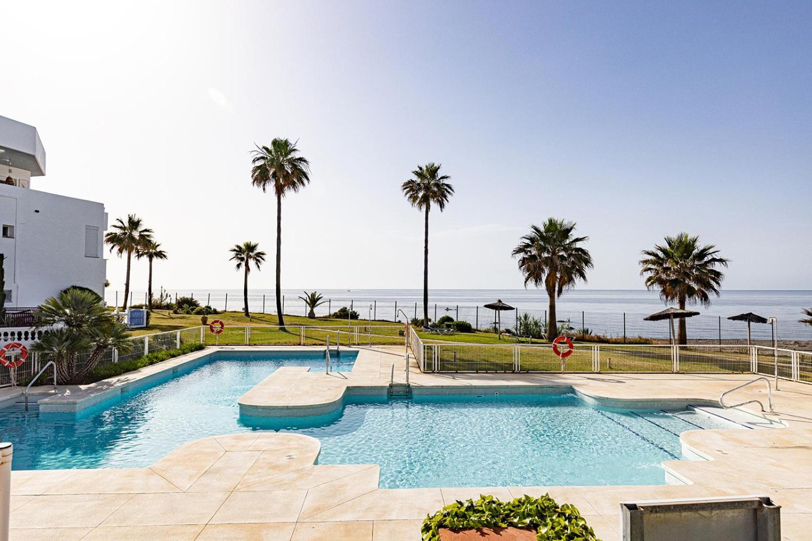 Sunrise Beach Front - Casares Del Mar Exterior photo