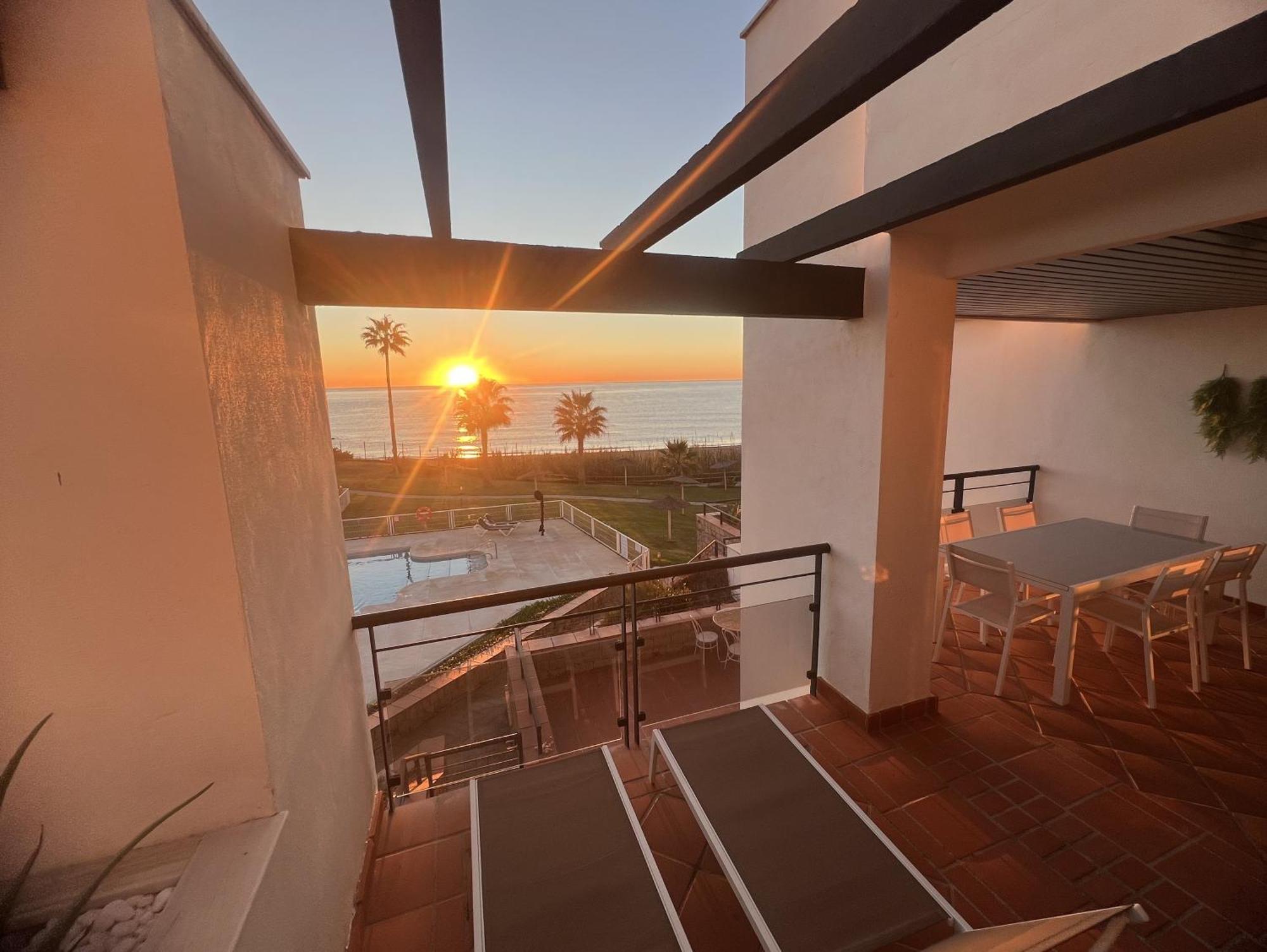 Sunrise Beach Front - Casares Del Mar Exterior photo
